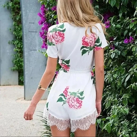 Lace Trim Deep V Surplice Hydrangea Floral Romper - Picture 5 of 6